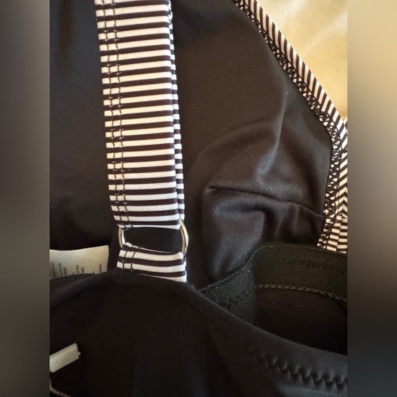 Elegant Black and White Women's One-Piece Swimsuit - Picture 12 of 12